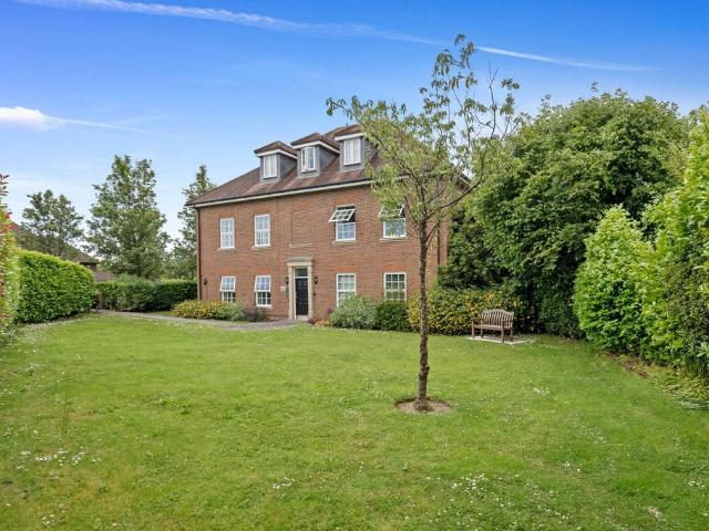 Flat for sale in Perryfields, West Sussex