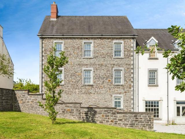 Flat for sale in Coedffranc, Llandarcy