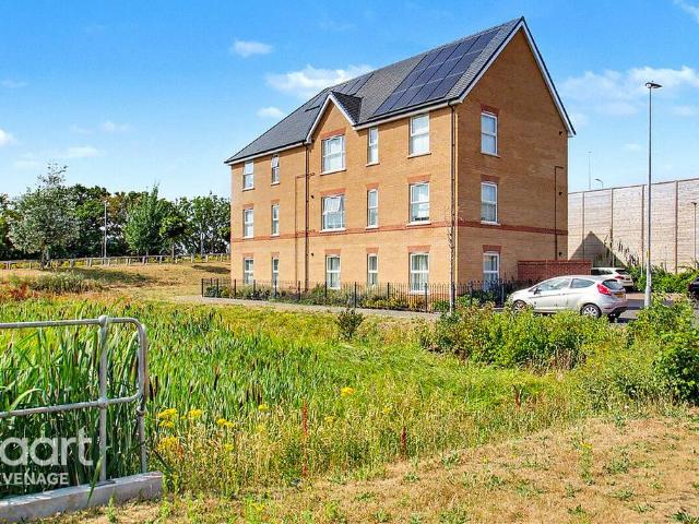 Flat for sale in Todds Green, King's Walden
