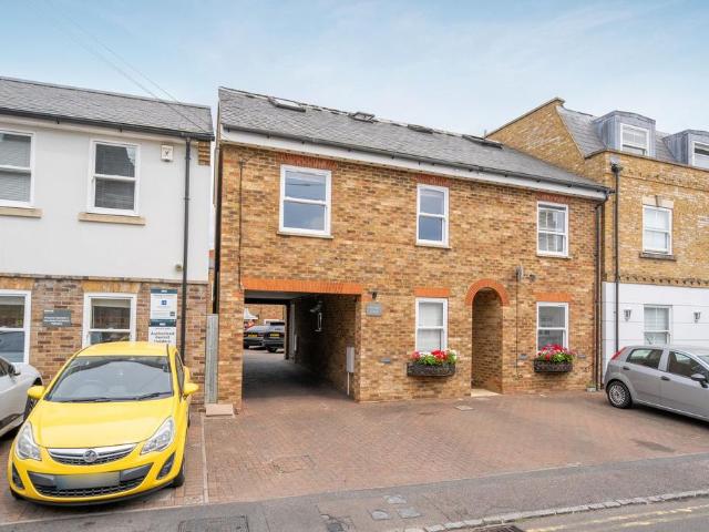 Flat for sale in Clewer Village, Windsor
