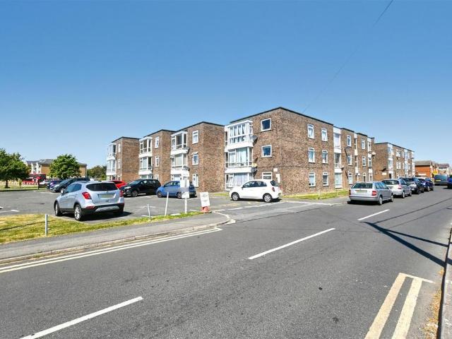 Flat for sale in Canvey Island