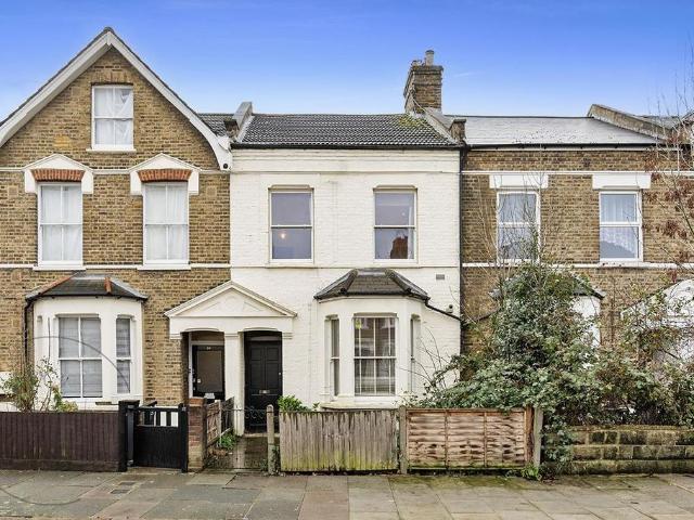 Flat for sale in Seven Sisters, Greater London
