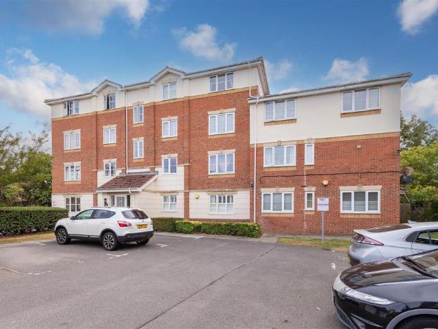 Flat for sale in Slough