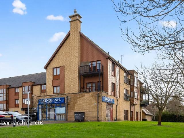 Flat for sale in Manor Park, Epsom