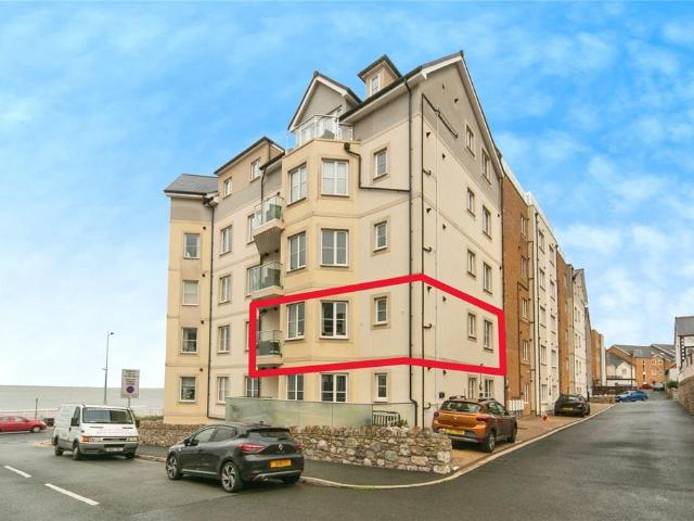 Flat for sale in Colwyn Bay, Wales