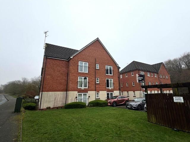 Flat for sale in Kirklees, Bury