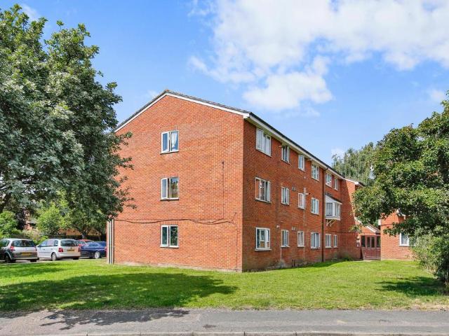 Flat for sale in Little Heath, Greater London
