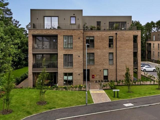 Flat for sale in Jordanhill, Scotland