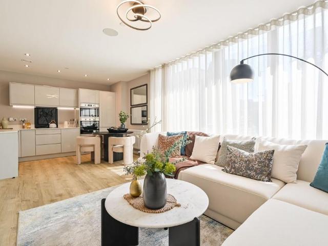 Flat for sale in New Barnet, Greater London