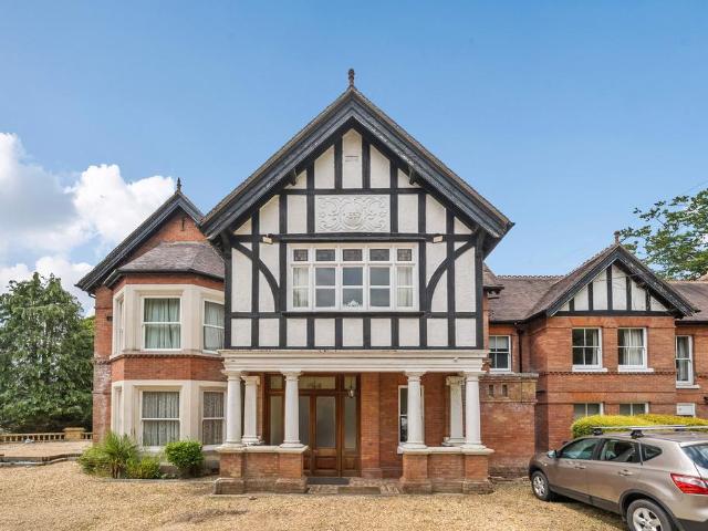 Flat for sale in Furzehill, East Dorset