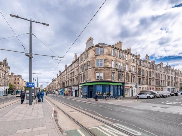 Flat for sale in Lorne, Leith