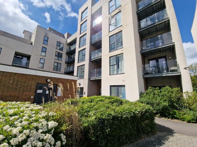 Flat for sale in Elstree and Borehamwood, Borehamwood
