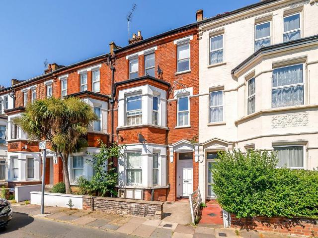Flat for sale in Camberwell, Greater London