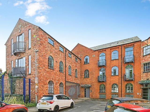Flat for sale in Phippsville, Northampton