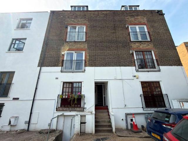 Flat for sale in Nunhead, Greater London