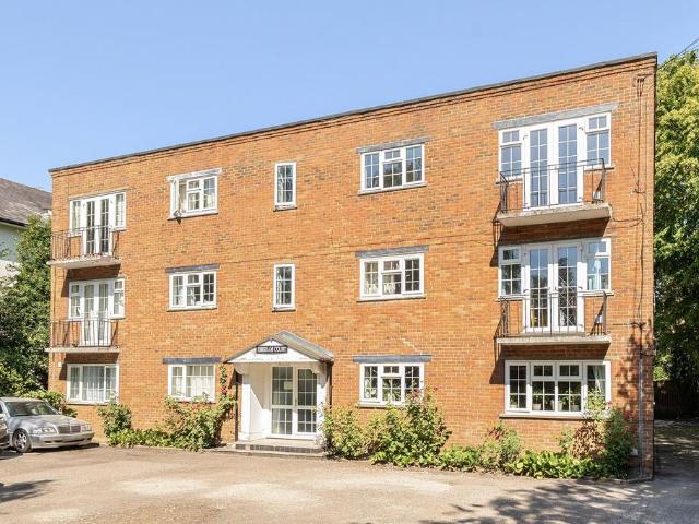 Flat for sale in Woodcote, Epsom