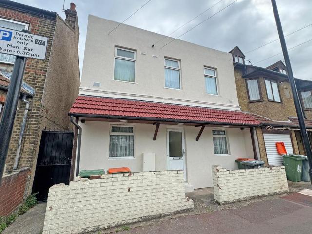 Flat for sale in Plashet, Greater London