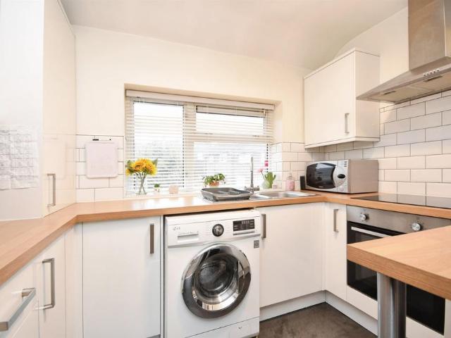Flat for sale in Alton Barnes, Essex