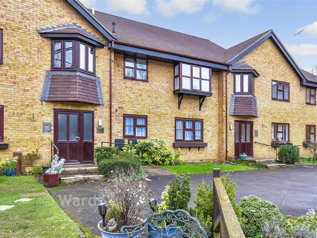 Flat for sale in The Butts, Kent
