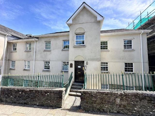 Flat for sale in Weir Quay, Devon
