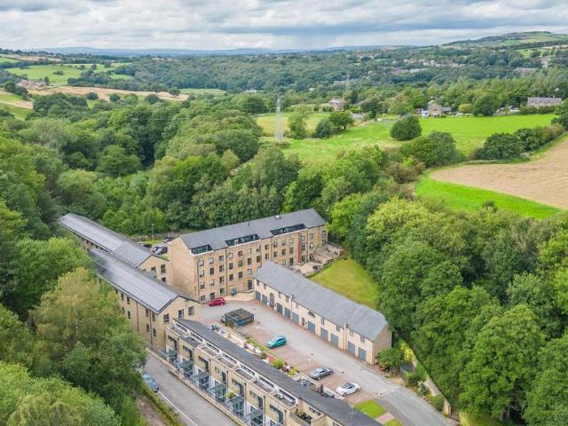 Flat for sale in Chisworth, Charlesworth