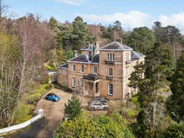 Flat for sale in Rhu, Scotland