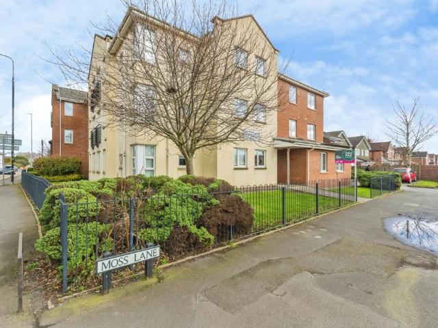 Flat for sale in Trafford Park, Greater Manchester