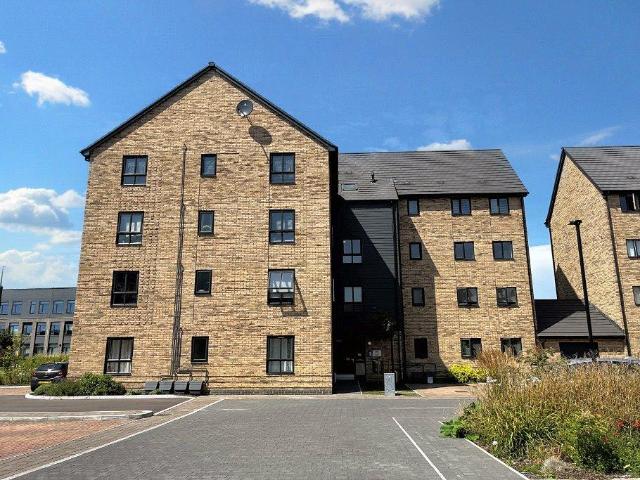 Flat for sale in North Wroughton, Swindon