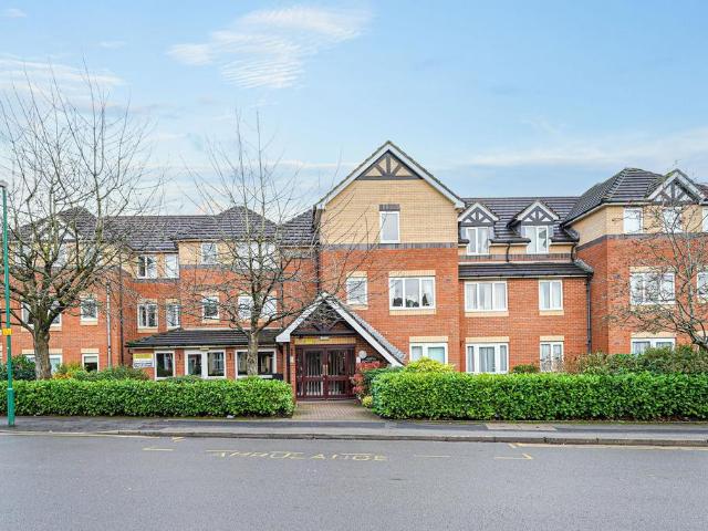 Flat for sale in Shirley, West Midlands