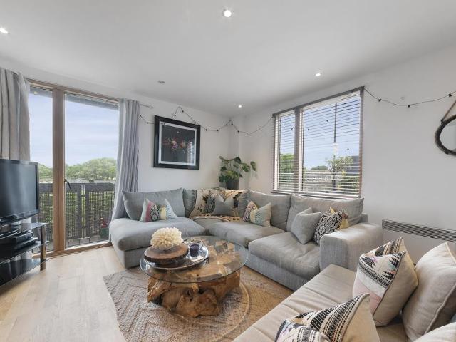 Flat for sale in Stratford Marsh, Greater London