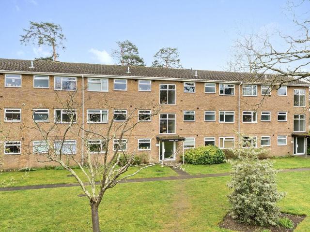 Flat for sale in Ashley Park, Surrey