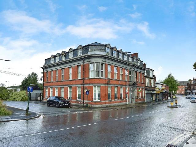 Flat for sale in Outwood Gate, Bury