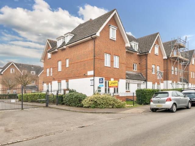 Flat for sale in Castlefield, Cressex