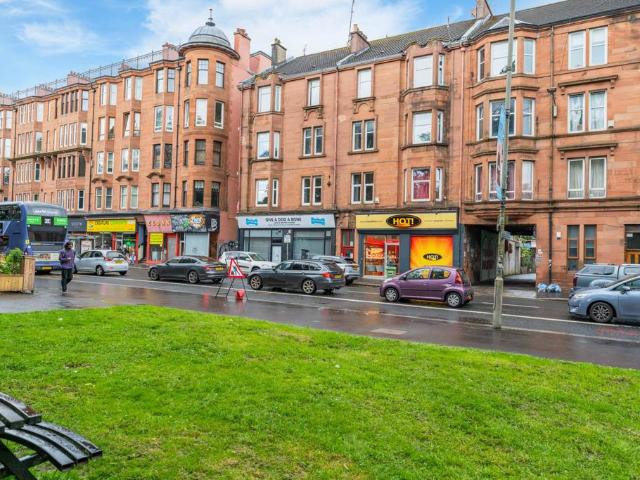 Flat for sale in Strathbungo, Scotland