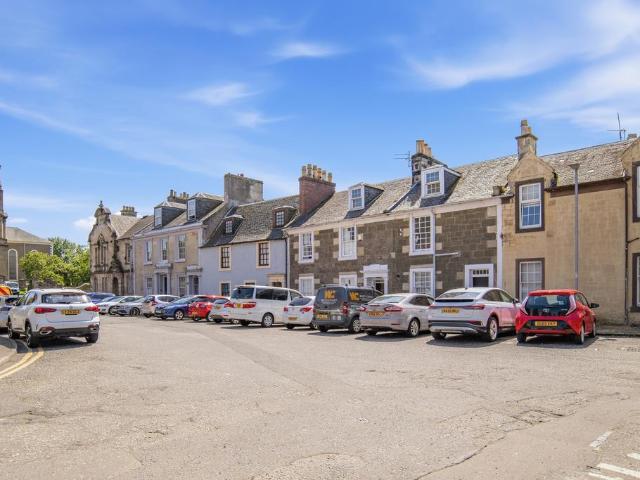 Flat for sale in Irvine, Scotland