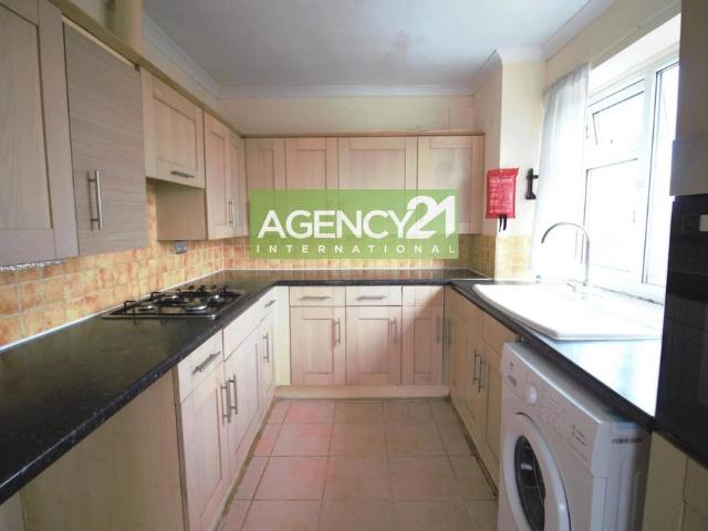 Flat for sale in London Borough of Barking and Dagenham, Greater London