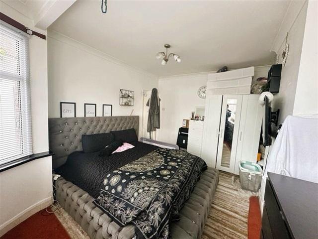 Flat for sale in Chadwell Heath, Chadwell Heath