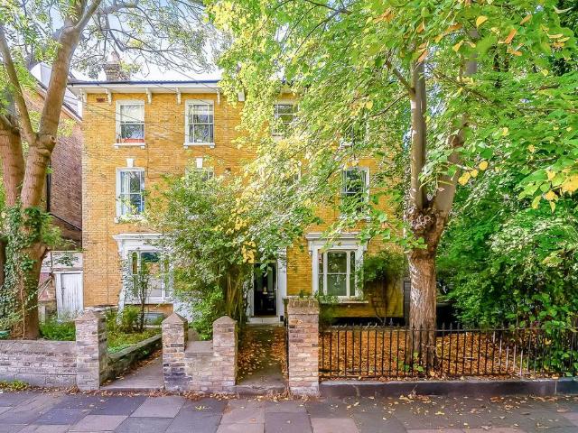 Flat for sale in London Borough of Lewisham, Ladywell