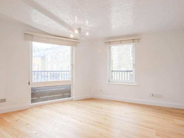 Flat for sale in Wapping, Greater London