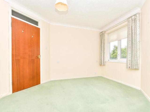 Flat for sale in Rose Hill, Pachesham Park