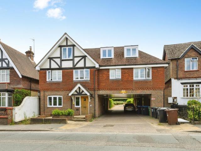 Flat for sale in Nutfield, Hillview