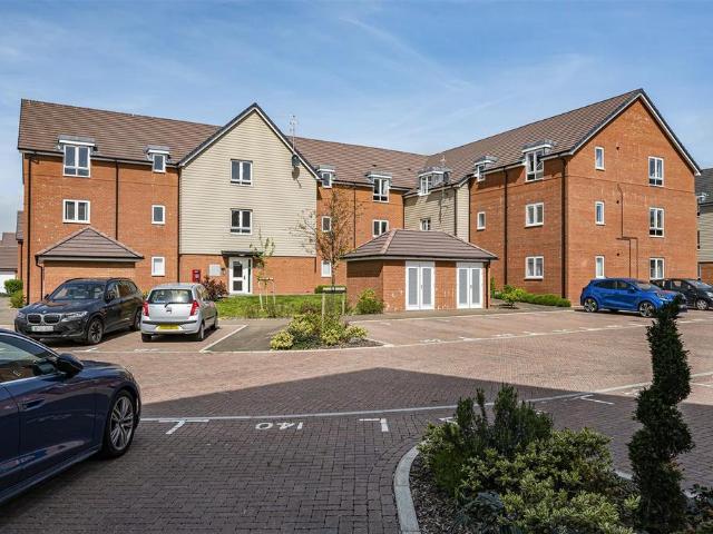 Flat for sale in Seaford, Iford