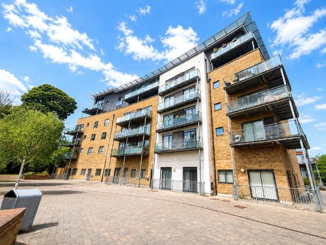 Flat for sale in London Borough of Lewisham, Greater London