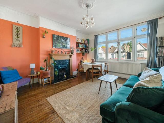 Flat for sale in Bellingham, Greater London