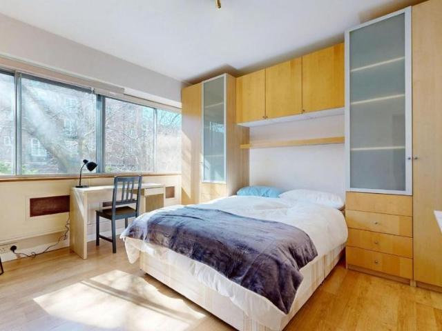 Flat for sale in St. John's Wood, Greater London