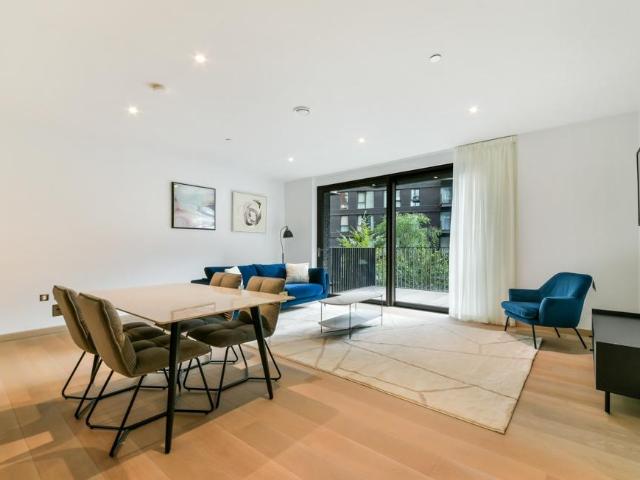 Flat for sale in Nine Elms, Greater London