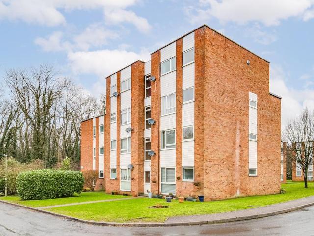 Flat for sale in Kings Hill, Colliers End