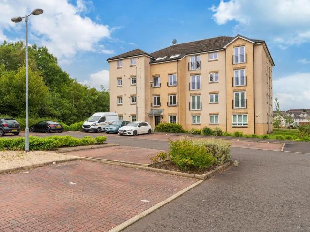 Flat for sale in Airdrie, Scotland