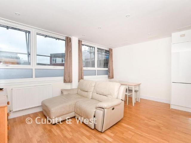 Flat for sale in Blackwell, Perryfields