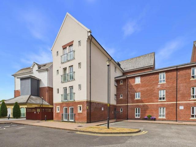 Flat for sale in Hough Green, Two Mills